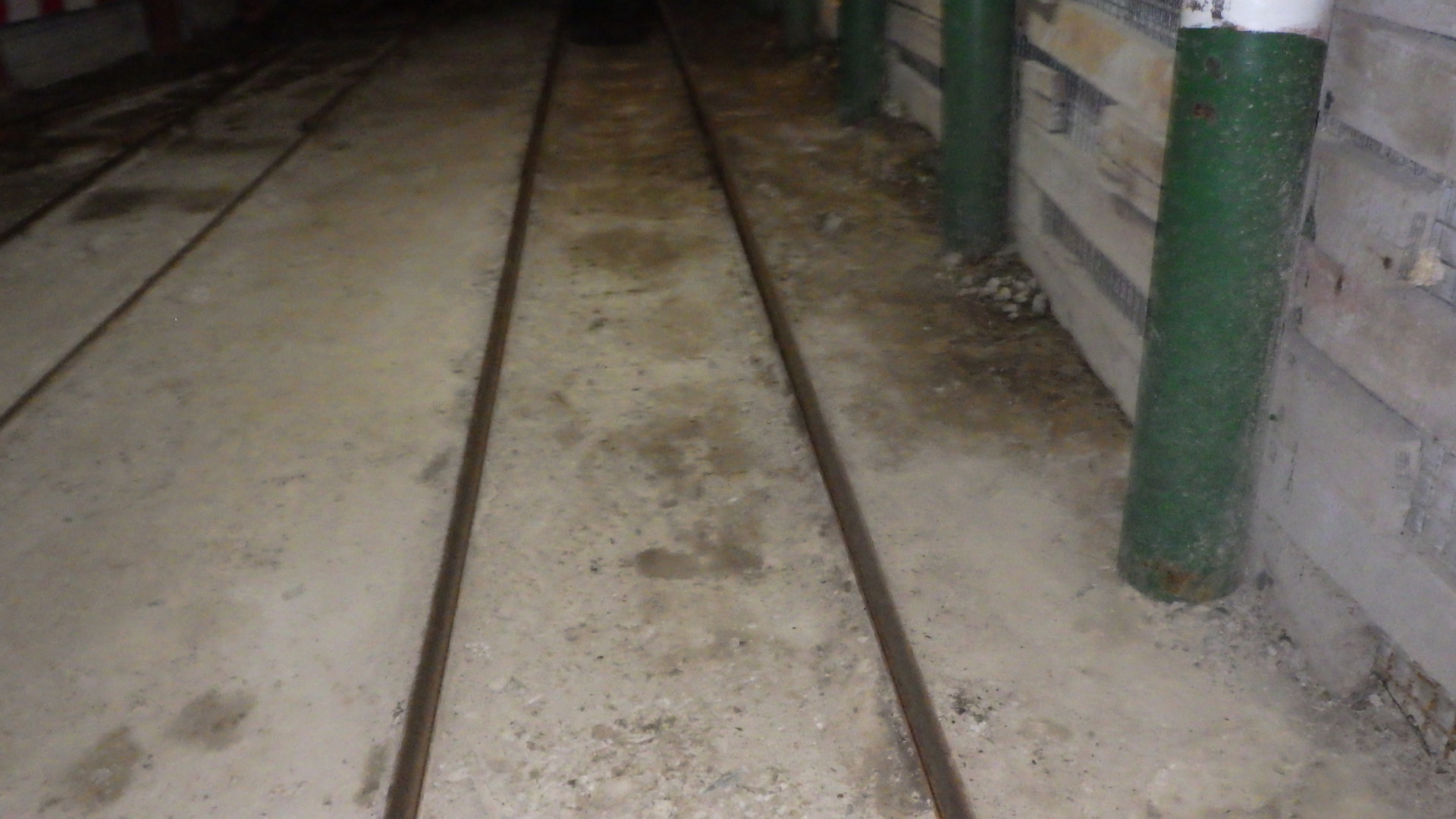 Cross Cut Management: Rehabilitated crosscut. Slurry loaded out, footwall cleaned, ballast reinstated and the travelling way restored with refreshed support props.