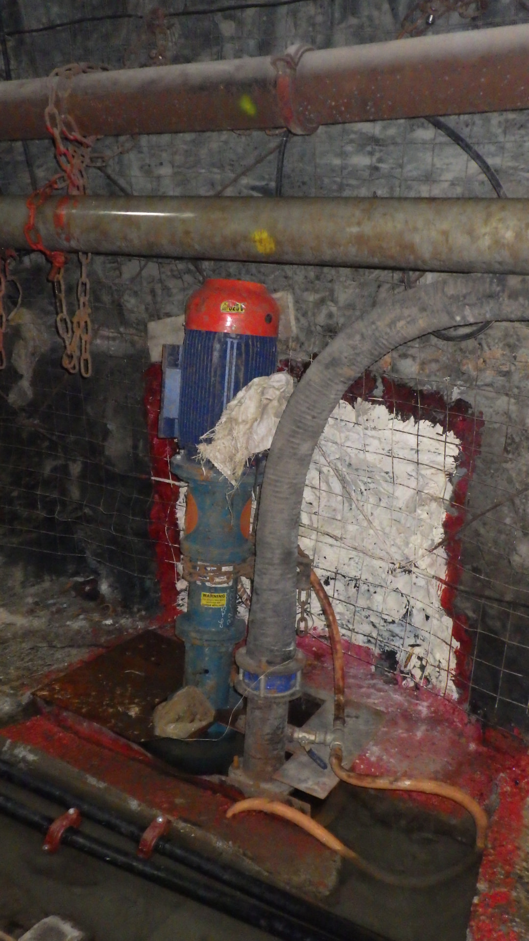 Ezi Self-Cleaning Sump: Sump pump installed. Pump installed on the Ezi Self-Cleaning Sump underground.